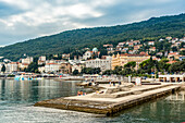 Großartige Gebäude im Lungomare; Opatija, Gespanschaft Primorje-Gorski Kotar, KroatienKeine