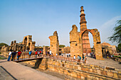 Die historische Sehenswürdigkeit Qutub Minar; Delhi, Indien
