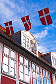 Dänische Flaggen auf der Kronborg, Helsingor, Insel Seeland, Dänemark