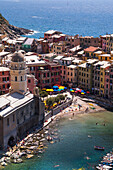Überblick über Vernazza, Cinque Terre, Bezirk La Spezia, Italienische Riviera, Ligurien, Italien