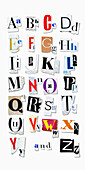 Aus Zeitschriftenblättern ausgeschnittene Buchstaben des Alphabets