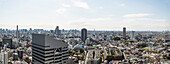 Südansicht von Tokio vom Cerulean Tower in Shibuya mit dem Infoss Tower im Hintergrund, Tokio, Japan
