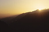 Sonnenuntergang über den Bergen, Salzburger Land, Österreich