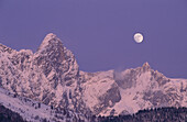 Mond über den Bergen, Dachstein, Österreich
