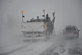 Schneepflug auf dem Highway, Ontario, Kanada