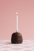Geburtstagskerze in Schoko-Marshmallow-Keks