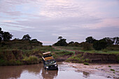 Safari-Fahrzeug, Masai Mara-Nationalreservat, Distrikt Narok, Rift Valley-Provinz, Kenia