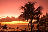 Fairmont Kea Lani Resort bei Sonnenuntergang; Wailea, Maui, Hawaii, Usa