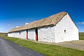 Landschaftliche Ansicht eines traditionellen Landhauses; Schottland, Großbritannien