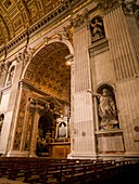 Das Innere der Petersbasilika; Vatikan, Rom, Italien