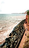 Strandpromenade. Meer und Felsen in Sidmouth; Sidmouth, Devon, England