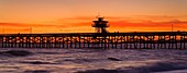 San Clemente Municipal Pier im Sonnenuntergang, Panorama; San Clemente City, Orange County, Südkalifornien, USA