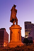 Seitenansicht der Statue von Generalmajor Philip Schuyler; Albany, New York, USA