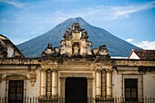 Fassade eines Barockgebäudes; Antigua, Guatemala