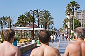 Strandpromenade La Carihuela; Torremolinos, Provinz Malaga, Costa Del Sol, Spanien