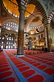 Die Rote Moschee, Istanbul, Türkei; Innenraum der berühmten türkischen Moschee