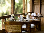 Gedeckter Tisch im Restaurant; Bali, Indonesien