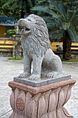 Löwenstatue an der Long-Son-Pagode; Nha Trang, Region Südvietnam, Vietnam