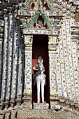 Pagoden-Außenansicht am Wat Arun (Tempel der Morgenröte); Bangkok, Thailand