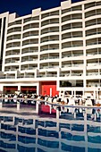 Hotel mit Restaurant und Schwimmbad; Puerto Vallarta, Mexiko