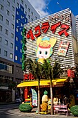 Geschäft in der Kokusai-Straße; Naha-Stadt, Insel Okinawa, Japan