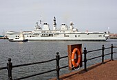 Britisches Kriegsschiff auf dem Fluss Tyne, Northumberland, England