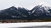 Schneebedeckte Berge, Banff, Alberta, Kanada