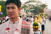 Mann im Blumenfest, Chiang Mai, Thailand