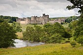 Landschaft mit Schloss; Alnwick, Northumberland, Â England