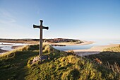 Kreuz auf einem Hügel, Alnmouth, Northumberland, England