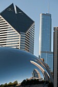 Innenstadt in verspiegelter Kuppel reflektiert; Chicago, Illinois, USA