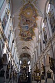 Bemalte Decke in einer Kirche, München, Deutschland