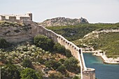 Mauern der Zitadelle in Bonifacio, Korsika, Frankreich