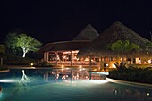 Resort-Pool bei Nacht; Costa Rica