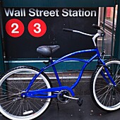 Fahrrad auf der Wall Street geparkt, New York City, New York, Vereinigte Staaten Von Amerika