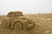 Auto-Sand-Skulptur, Pacific City; Pacific City, Oregon, USA
