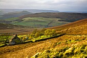 Derbyshire, England; Ein Bauernhof im Peak District National Park