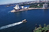 Opernhaus, Sydney Harbor mit Boot, Luftaufnahme