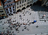 Menschenmassen auf dem Hauptplatz