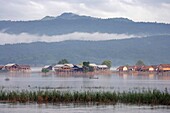 Morgendämmerung am Ayeyarwady-Fluss