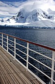 Antarktis vom Deck eines Kreuzfahrtschiffes aus gesehen