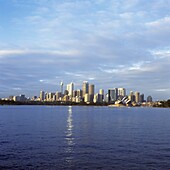 Skyline der Stadt mit Opernhaus von Sydney