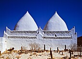Traditionelle weiße Gräber im Oman.