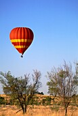 Heißluftballonfahrt über dem australischen Outback