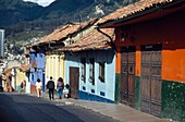 Bunt bemalte Häuser im alten Stadtteil La Candelaria