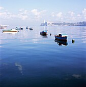 Boote im ruhigen Hafen