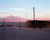 Licancabur Vulkan und Gebäude