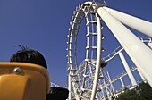 Tourist auf Achterbahn im Ocean Park