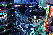 Ginza-Kreuzung bei Nacht, Blick aus hohem Winkel