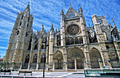 Südfassade der weißgotischen Kathedrale von León